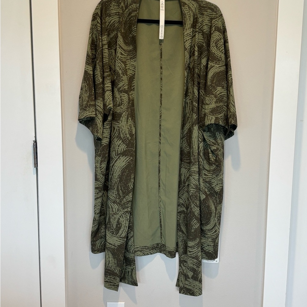 NWT Lululemon Athletica Green Patterned Kimono Robe